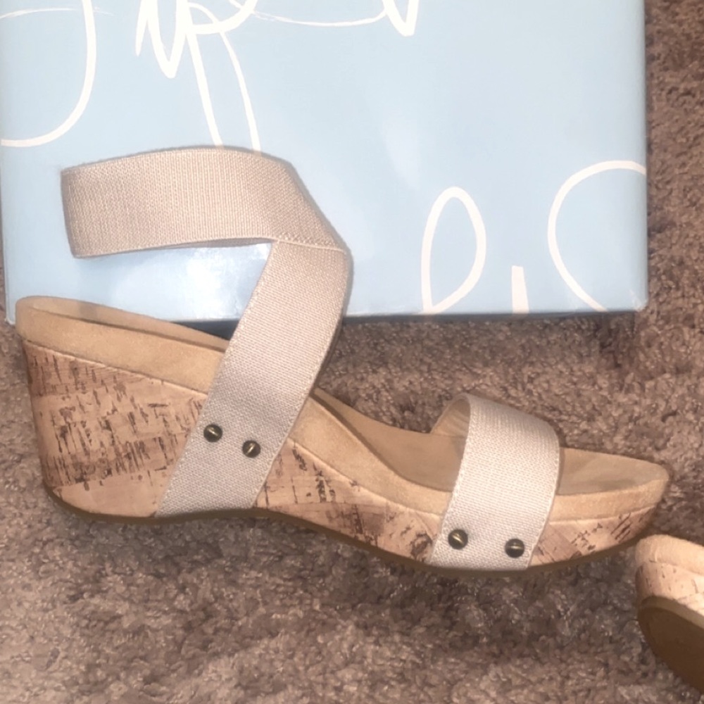 💫Brand New 💫 Life Stride Wedges